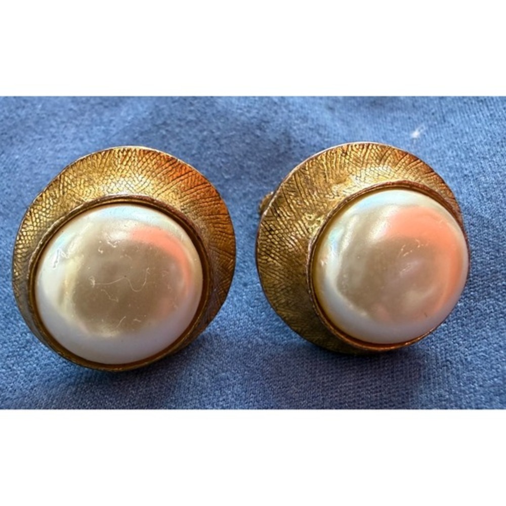 Vintage Miriam Haskell Faux Pearl Screw Back‎ Clip On Earrings Signed Gold To
